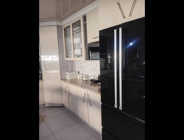 4 BEDROOM HOUSE FOR SALE IN GELUKSDAL